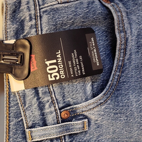 Levi's 501 Original Fit Light Wash High-Rise Jeans - Picture 3 of 9